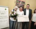 Bild: Tanja Posa, Sparkasse
Von links: Gewinnerin Erika Pütz mit ihrer Tochter Elisabeth, stellvertretender Gebietsdirektor Christian Liebl und Beraterin Maria Schwarz
