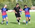 Bild: Rudi Gebert
Der FC Tirschenreuth und der punktgleiche ASV Wunsiedel trennten sich am Sonntag 1:1. In dieser Szene hat es FC-Spieler Djogo de Souza mit zwei ASV-Akteuren zu tun.