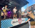 Bild: Eva Seifried
Die Partyband "Rundumadum" ist ein Stimmungsgarant. Die Jungs hatten für jeden Geschmack Musik im Programm. So war das Manteler Bürgerfest ein großer Erfolg.