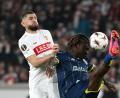 Bild: Marijan Murat/dpa
Neuer HSV-Stürmer: Der Nigerianer Terem Moffi - hier noch im Trikot des FC Porto (r) im Europa-League-Spiel gegen den VfB Stuttgart. (Archivbild)