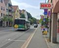Bild: Jessica Fechner
Kurzzeitparker, medizinische Fahrdienste und Taxen dürfen ihr Fahrzeug hier bis zu zehn Minuten abstellen. Laut der Stadt Weiden sind diese Stellplätze in der Dr.-Pfleger-Straße eine Zwischenlösung. Ein nachhaltiges Gesamtkonzept brauche noch Zeit.