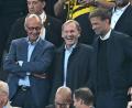 Bild: Federico Gambarini/dpa
Hans-Joachim Watzke (M) pflegt nach wie vor einen engen Draht zum neuen Bundestrainer Jürgen Klopp (r), wie auch zu Bundeskanzler Friedrich Merz (l).