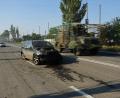 Bild: Alexander Krauß/Humanitas in Centro 
Zur Abwehr von Drohnen sind beidseits und über der Straße Netze gespannt. Was die Fluggeräte nicht geschafft haben, hat ein Lkw erledigt und bei Kramatorsk das gepanzerte Einsatzfahrzeug der Speichersdorfer Hilfsorganisation Humanitas in Centro "abgeschossen". Da der BMW nicht mehr repariert werden kann, benötigen die Retter einen Ersatzwagen.