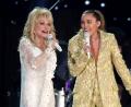 Bild: Matt Sayles/Invision/AP/dpa
Dolly Parton war die Patentante von Miley Cyrus. (Archivfoto)