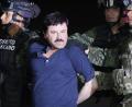 Bild: Jose Mendez/EFE/dpa
Aufnahme von 2016: Der Drogenboss Joaquin Guzman - genannt „El Chapo“ - wird von mexikanischen Soldaten zu einem Hochsicherheitsgefängnis zurückgebracht. (Archivbild)