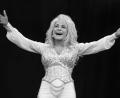 Archivbild: Will Oliver/epa/dpa
Bis zu ihrem Tod im Alter von 80 Jahren war Dolly Parton noch aktiv.