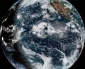 Bild: Uncredited/NOAA/AP/dpa
Hurrikans sind gewaltige Tiefdrucksysteme, die sich rotierend und mit erheblichen Windgeschwindigkeiten über die Ozeane bewegen. Welchen Namen sie tragen, ist schon festgelegt. (Archivbild)