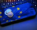 Bild: Malin Wunderlich/dpa
Die Euro-Notenbanken tüfteln seit Jahren an einer digitalen Variante der europäischen Gemeinschaftswährung und peilen eine Einführung der Alternative zum Bargeld im Jahr 2029 an. (Symbolbild)