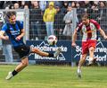 Bild: Hannah Dirscherl
Die SpVgg SV Weiden (schwarz-blaue Trikots) muss sich dem Drittligisten SSV Jahn Regensburg mit 1:5 geschlagen geben.