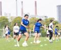 Bild: Irving Villegas/dpa
Mehr als nur Fußball: Afghanische Fußballerinnen im Summer Camp in Wolfsburg.
