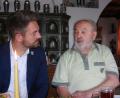 Bild: Bild Werner Robl
Josef Meierl (90) unterhält sich bei der Geburtstagsfeier mit Bürgermeister Michael Dutz.