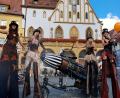 Archivbild: Zorka Dotto
Die beliebte Stelzenläufer-Gruppe vom letzten Jahr wird auch dieses Jahr wieder bei "I Am Unique" in der Amberger Altstadt dabei sein.