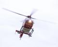 Symbolbild: Marijan Murat/dpa
Mit einem Rettungshubschrauber wird einer der verletzten Buben nach dem Golfcart-Unfall in Wackersdorf in ein Krankenhaus gebracht. Er hat laut Polizei Glück gehabt.