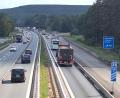 Bild: bl
Seit Juni rollt der Verkehr auf der A 93 zwischen Schwarzenfeld und Schwandorf Nord vorbei an einer Baustelle zur Fahrbahnsanierung. Ab Montag, 31. August, ist hier für zwei Wochen auch die Anschlussstelle Schwandorf-Nord mit der Verbindung zur B 85 gesperrt.