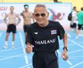Bild: -/YNA/dpa
Sawang Janpram hält sich mit regelmäßigen Spaziergängen fit. Zudem treibt er mehrfach die Woche Sport.