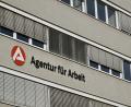 Symbolbild: Martin Schutt/dpa
Die Arbeitslosigkeit im Bezirk der Agentur für Arbeit Schwandorf hat zugelegt. Eine Besserung der Situation verspricht sie sich vom Ende der Sommerpause.