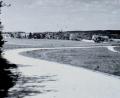 Bild: Braunkohle- und Heimatmuseum Steinberg am See
Holzheim vor dem Braunkohleabbau: Das historische Foto zeigt das einstige Dorf mit seinen Häusern und Höfen.