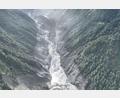 Bild: Jigme Dorje/XinHua/dpa
Ein Drohnenfoto zeigt ein von der Sturzflut betroffenes Gebiet.