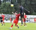 Bild: Hubert Ziegler
Jean Paul Ajala-Alexis (schwarzes Trikot) von der DJK Gebenbach köpft das 1:0. Später legte er das 2:0 nach.