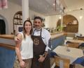 Archivbild: Christopher Dotzler
Marco und Christina Lipoma in ihrem Amberger Restaurant Oro di Napoli: Das Bild entstand nach der Eröffnung im Juni. Anfang August wurde der Betrieb eingestellt.