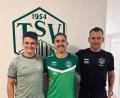 Bild: mr
Christian Zechmann (Mitte) ist wieder Trainer beim TSV Stulln. Erster Abteilungsleiter Christian Bergler (rechts) und zweiter Abteilungsleiter Alex Zühlke begrüßen ihn.