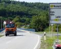 Bild: Josef Piehler
Das erste Umleitungsschild an der B 299 steht in Kastl gleich nach der Lauterachbrücke. Es geht links weg ins beschauliche Lauterachtal mit dem engen- kurvenreichen Lauterachtalsträßchen.