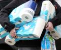 Bild: Rene Traut/dpa
Ein US-Verband warnt Verbraucher vor Hamsterkäufen - trotz drohender Preissteigerungen. (Symbolbild)