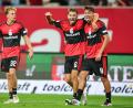 Bild: Daniel Karmann/dpa
Die Nürnberger hatten bei ihrem Flutlichtspiel beste Laune.