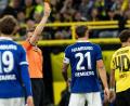 Bild: Fabian Strauch/dpa
Dortmunds Samuele Inácio sieht eine schnelle Rote Karte gegen den HSV.