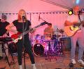 Bild: Arnold Koch
Die Band Farmers Five & Friends um Frontfrau Silvia sorgte mit Rock- und Pop-Hit für den passenden Auftakt des 34. Oldtimertreffens.