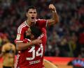 Bild: Sven Hoppe/dpa
Gleich wieder obenauf - die Bayern, hier mit 4:1-Schütze Aleksandar Pavlovic und Vorbereiter Ismael Saibari (Nr. 34).