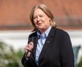 Bild: Michael Kappeler/dpa
Bundesarbeitsministerin Bärbel Bas macht keinen Hehl daraus, dass sie keine Anhängerin der Idee ist, eine Pflicht zur Krankschreibung ab dem ersten Tag einzuführen. (Archivbild)