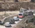 Bild: Majdi Mohammed/AP/dpa
Israelische Soldaten und Krankenwagen am Ort eines neuen Angriffs israelischer Siedler in einem palästinensischen Dorf.