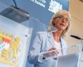 Bild: Peter Kneffel/dpa
Die Sozialministerin sieht Bayern zum Start des neuen Kita- und des neuen Schuljahres gut gerüstet.