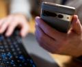 Bild: Monika Skolimowska/dpa
Besonders häufig nennt der Verfassungsschutz in seiner Publikation zur „Online-Radikalisierung“ den Messengerdienst Telegram. (Symbolbild)