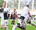 Bild: Harald Tittel/dpa
Die SV Elversberg feierte bei ihrem Bundesliga-Debüt einen beeindruckenden Sieg gegen Bayer Leverkusen.