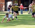 Bild: Rudi Gebert
Die SG Bärnau/Thanhausen und der FC Marktleuthen trennten sich am Sonntag nach einer aufregenden Nachspielzeit 2:2. In dieser Szene kommt Nicolai Wagner im Zweikampf mit Gästespieler Valentin Theilig zu Fall.