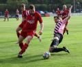 Bild: Dieter Jäschke
Christian Ferstl (rechts) vom SC Eschenbach fährt die Grätsche aus, kommt aber gegen den Haidenaaber Christian Küffner zu spät. Aus: SC Eschenbach – ASV Haidenaab 2:5.