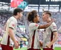 Bild: Harry Langer/dpa
Anton Kade (r) brüllt seine Freude nach seinem 2:0 heraus.