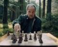 Bild: Lukas Gnaiger/ZDF/dpa
Was hat es mit den Schachfiguren auf sich, die plötzlich auftauchen? Micha Oberländer (Matthias Koeberlin) ermittelt in einem neuen Fall.