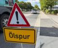 Bild: Petra Hartl
Auch am Dienstagnachmittag war das Schild "Ölspur" im betroffenen Bereich der Fuggerstraße noch aufgestellt, das ausgelaufene Frittierfett war da längst beseitigt, seine Duftmarke lag aber immer noch in der Luft.