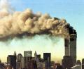 Bild: ---/dpa
11. September 2001: Die Türme des World Trade Center brannten und fielen später beide zusammen, nachdem sie von entführten Passagierflugzeugen getroffen worden waren. (Archivbild)