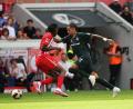 Bild: Philipp von Ditfurth/dpa
Nächster Werder-Ausfall: Justin Njinmah (r) verletzte sich beim Spiel in Freiburg.