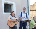 Bild: Susanne Götte
Pfarrer Márcio Trentini und seine Frau Vivian Bayer Trentini haben in ihrer Zeit in Kohlberg brasilianisches Lebensgefühl verbreitet, zum Beispiel im vergangenen Sommer bei der Picknick-Serenade im Kohlberger Kirchengarten. Ab September wechselt der Pfarrer ins Vierstädtedreieck.
