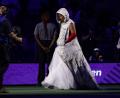 Bild: Adam Hunger/AP/dpa
Naomi Osaka präsentiert erneut ein spektakuläres Outfit.