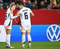 Bild: Sebastian Christoph Gollnow/dpa
Giulia Gwinn (l) und Lena Oberdorf sind auch für die DFB-Elf unheimlich wichtig. (Archivbild)