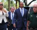 Bild: Lynne Sladky/AP/dpa
Tiger Woods erscheint vor Gericht.