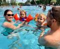 Archivbild: Gabi Schönberger
Im Wasser zu planschen macht nicht nur den Kindern Spaß.