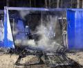 Archivbild: Polizei Amberg
In den Wohncontainer wurde ein angezündetes T-Shirt geworfen. Als Feuerwehren eintrafen, stand die Behelfsunterkunft in Vollbrand. Der Brandstifter hatte vorher mehrere Monate in dem Notquartier zugebracht.