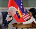 Bild: Pedro Mattey/AP/dpa
Durch die Öldeals erwartet US-Energieminister Chris Wright nach eigener Aussage Frieden, Freiheit und Wohlstand für Venezuela.